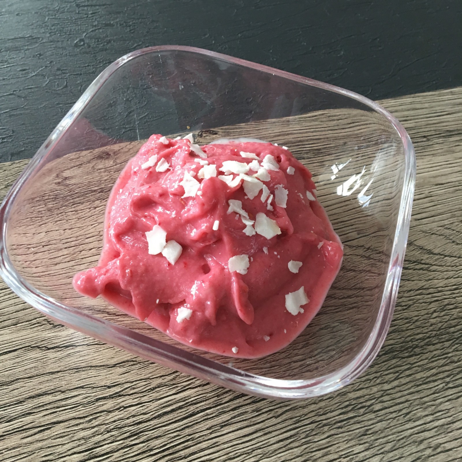 Himbeer-Bananen-Joghurt Eis – Vegane Rezepte auf 100Affen.de