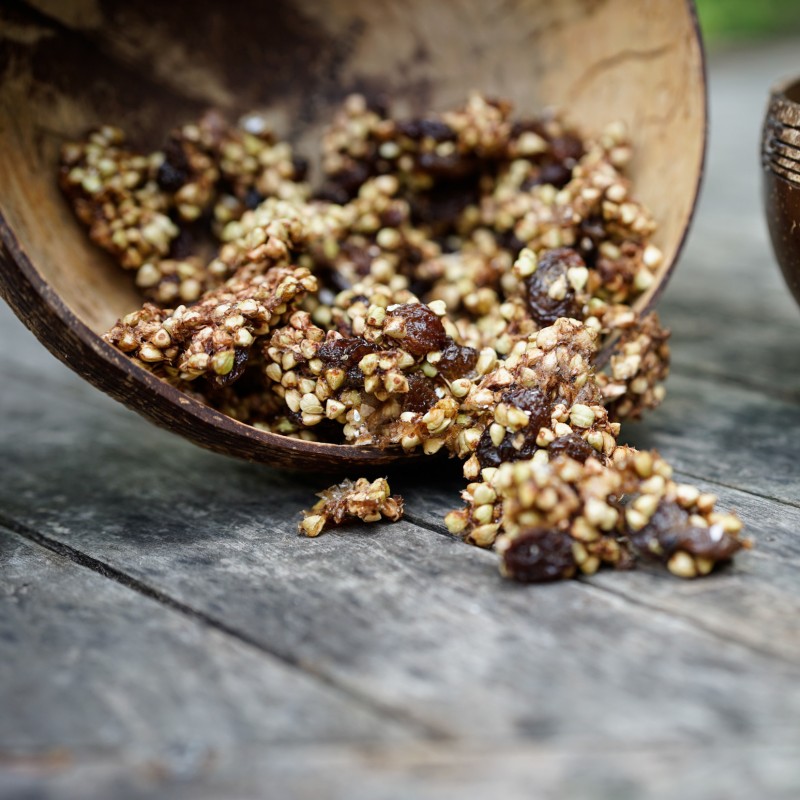 Buchweizen-Granola Frühstücksbowl