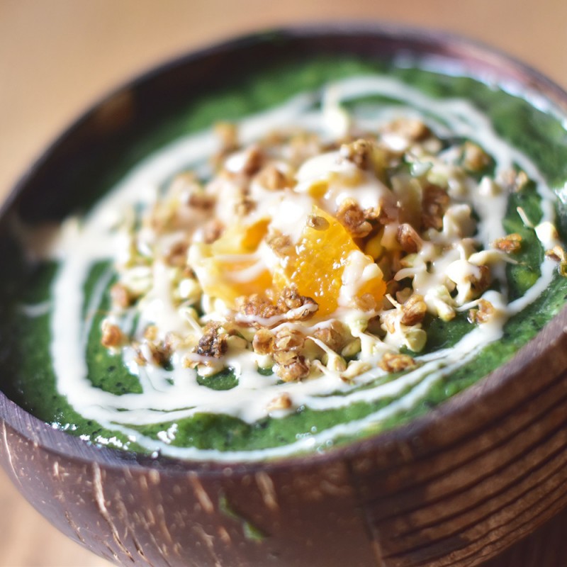 Orangen-Spirulina Smoothie Bowl