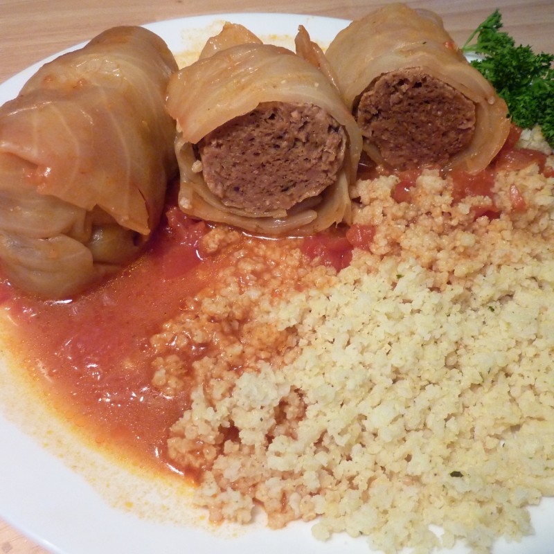 Kohlrouladen mit Tomatensauce