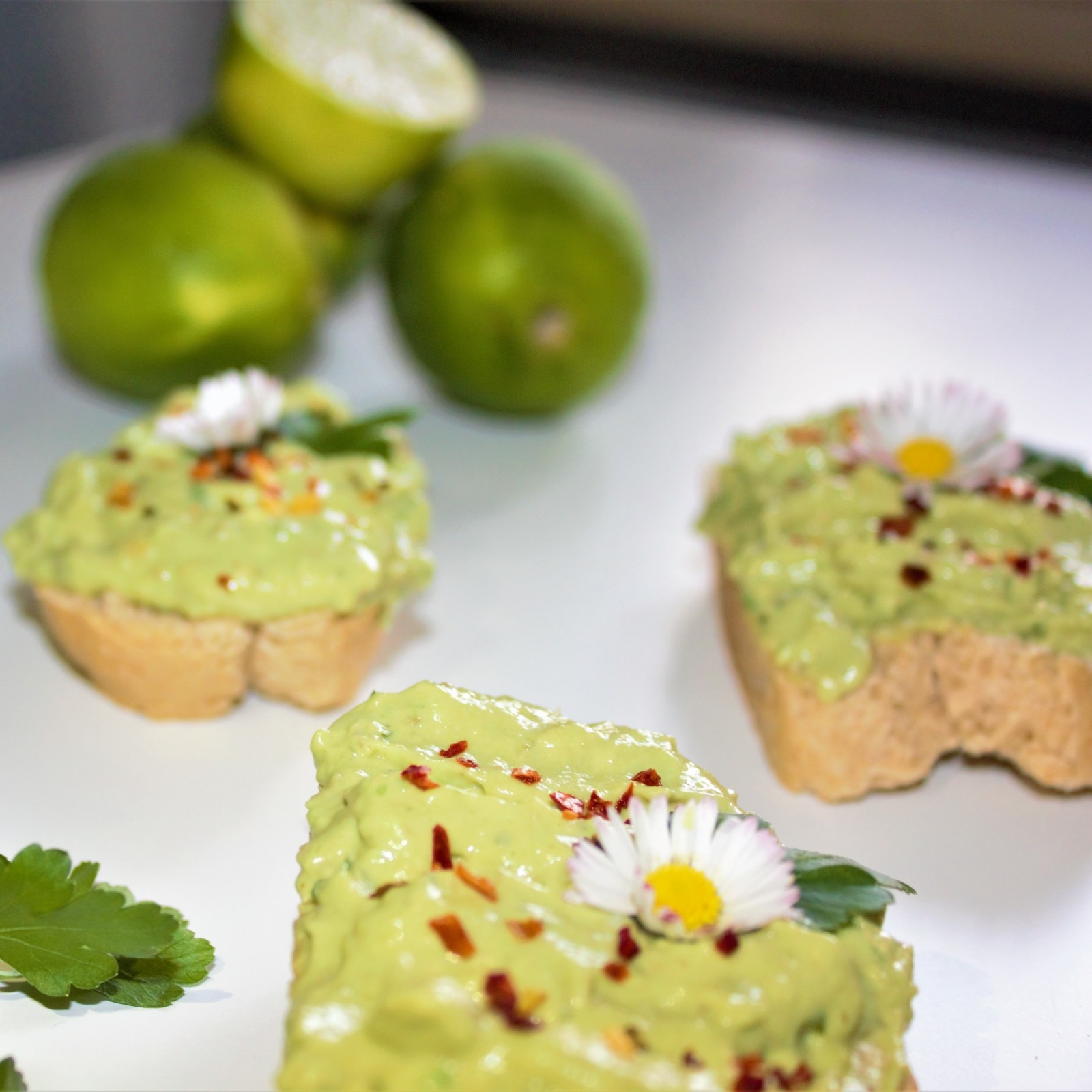 Avocado-Frischkäse-Aufstrich – Vegane Rezepte auf 100Affen.de