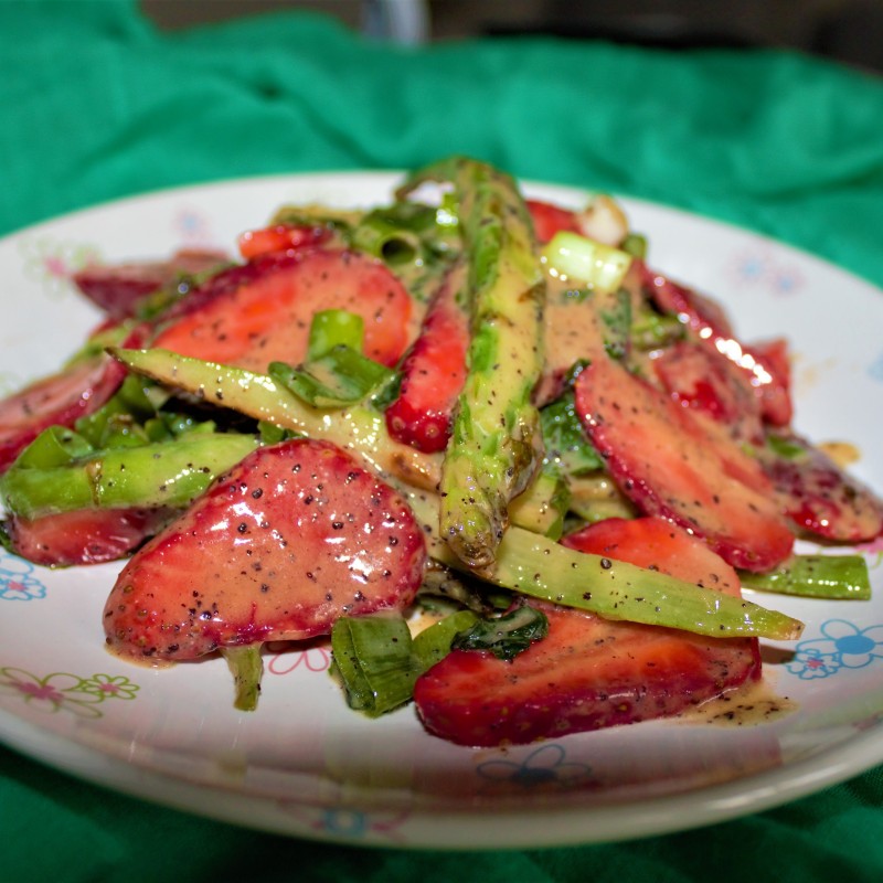 SpargelErdbeerBärlauchSalat