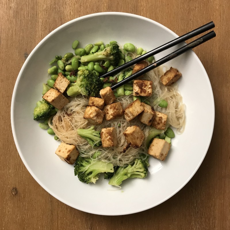 Glasnudeln mit Tofu und Brokkoli – Vegane Rezepte auf 100Affen.de