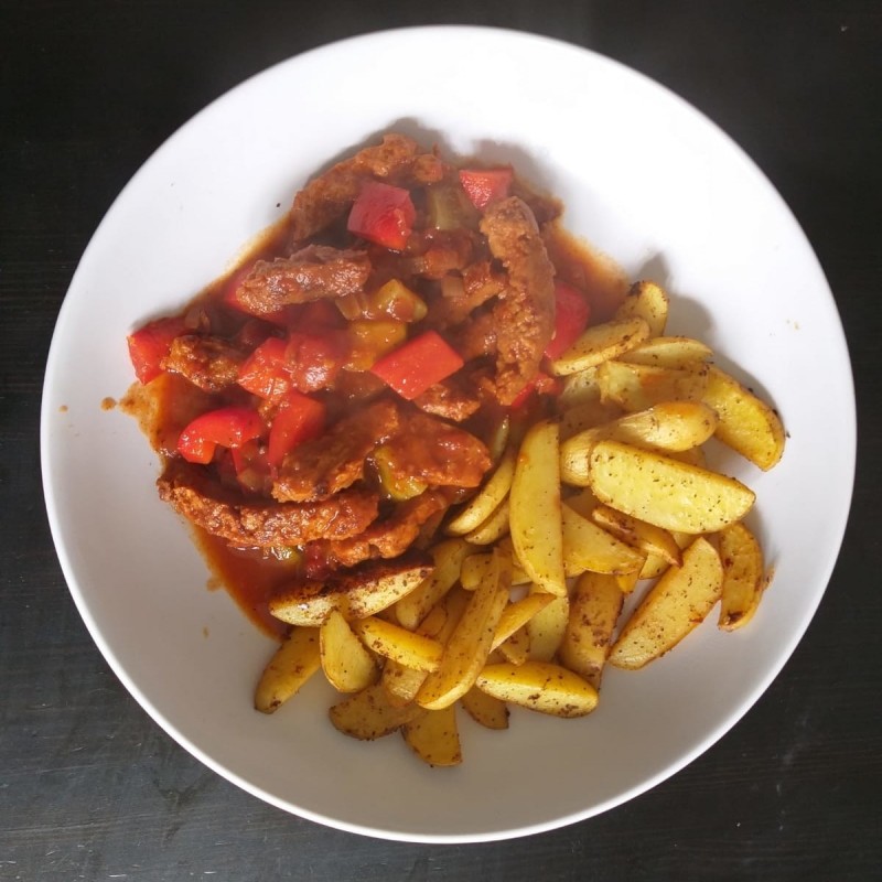 Gulasch mit Country Potatoes