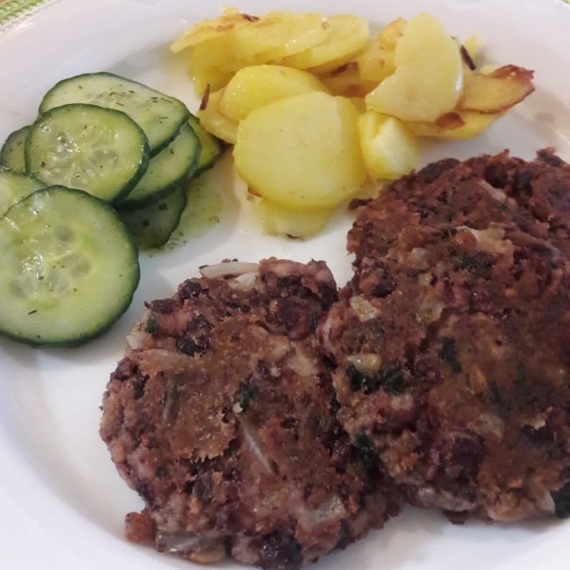 Bohnen-Buletten mit Bratkartoffeln