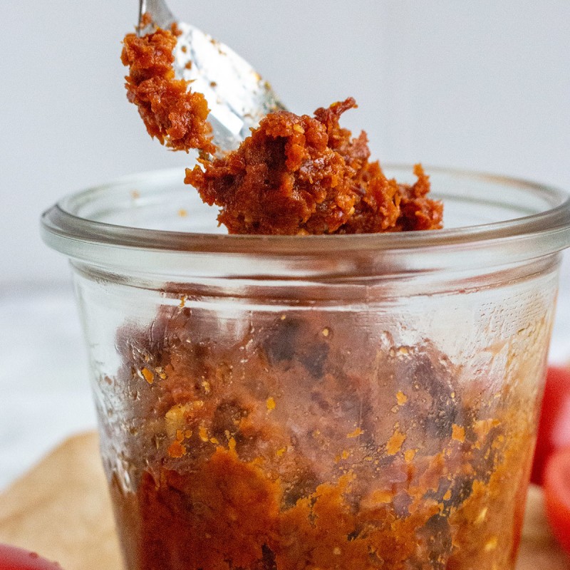 ROTES CASHEW-TOMATENPESTO