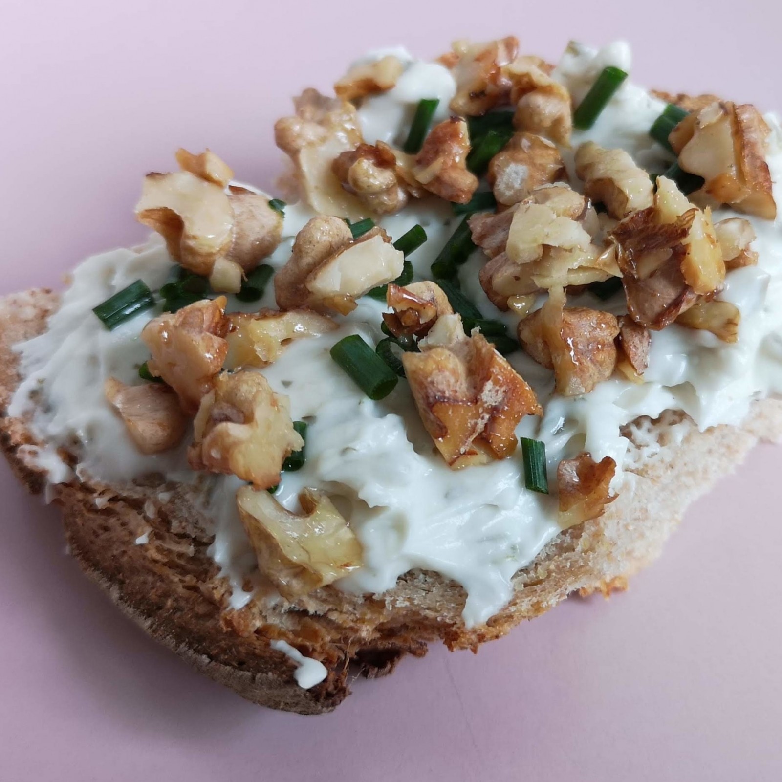 Crostini mit Frischkäse – Vegane Rezepte auf 100Affen.de