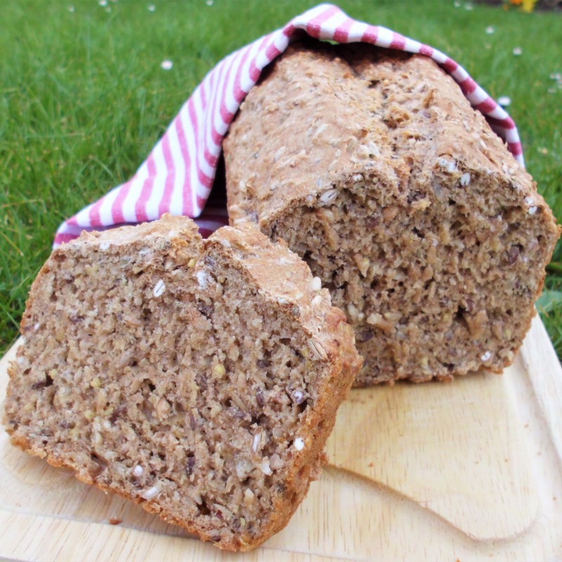 saftiges Vollkornbrot – Vegane Rezepte auf 100Affen.de