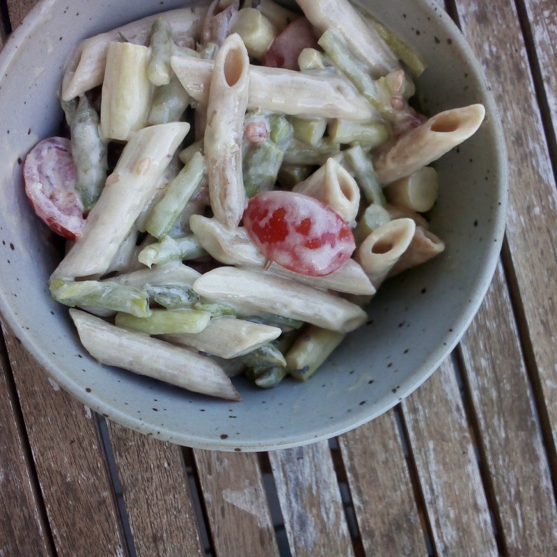 Nudelsalat mit grünem Spargel