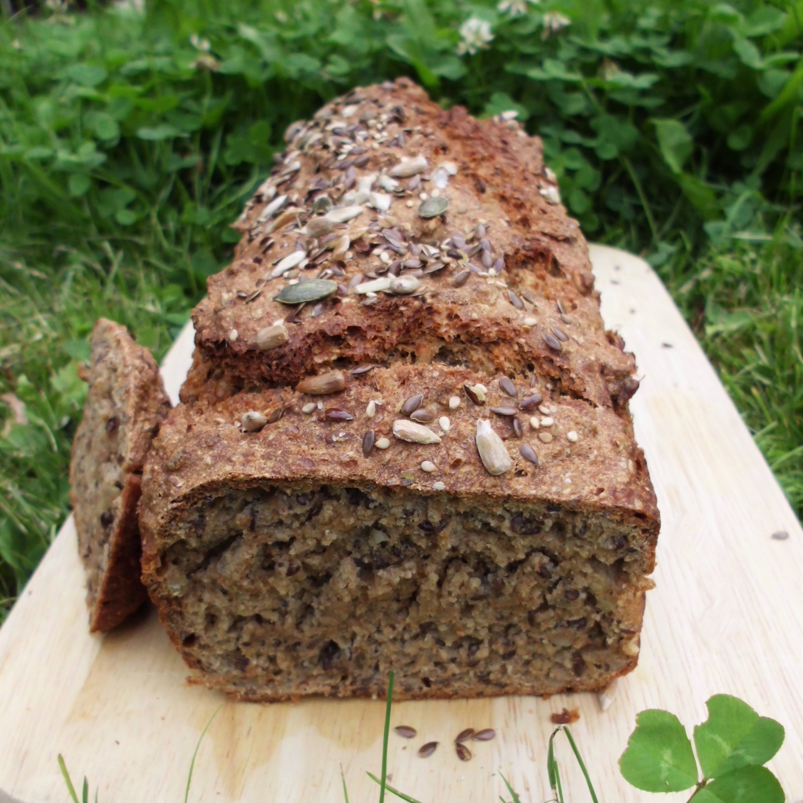 dunkles Vollkornbrot – Vegane Rezepte auf 100Affen.de