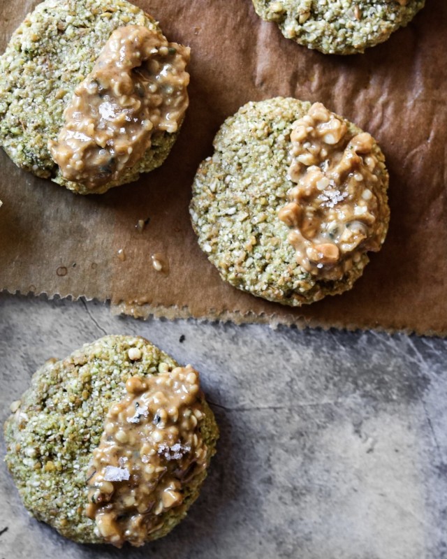 Matcha Kekse mit weißer Schokolade