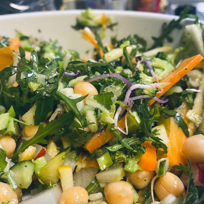 Salat mit Brokkoli und Kichererbsen - Vitamin-Kick!