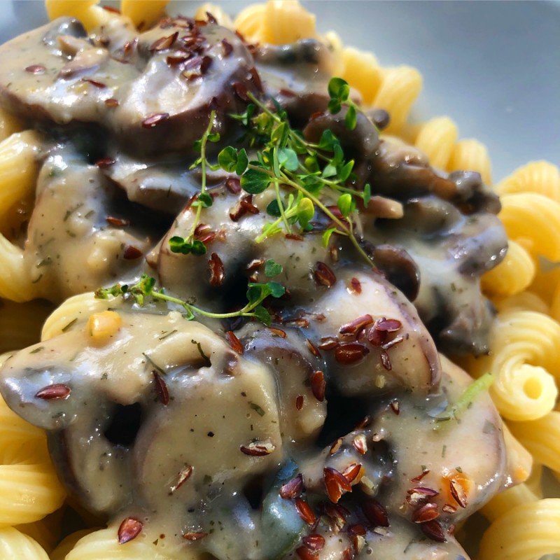 SUPER EASY PASTA WITH CREAMY MUSHROOM SAUCE