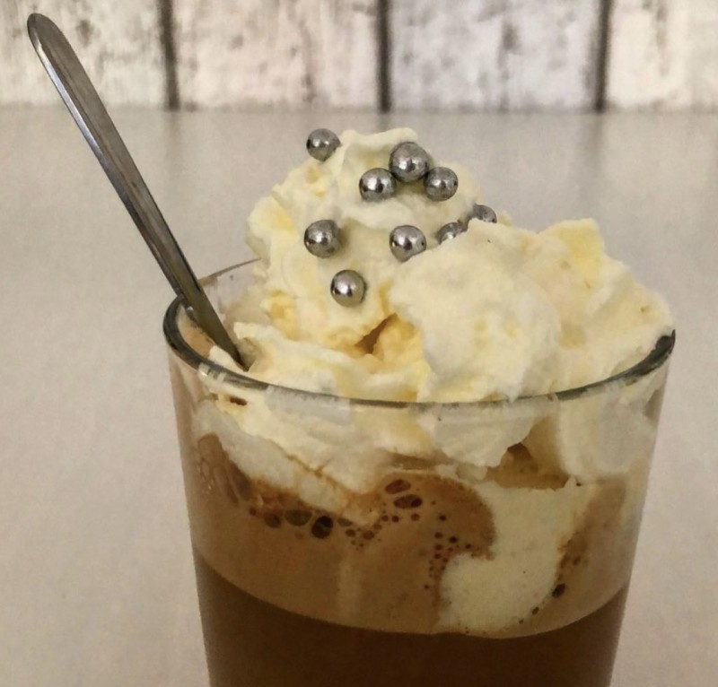 VEGAN ICED COFFEE WITH CREAM TOPPING