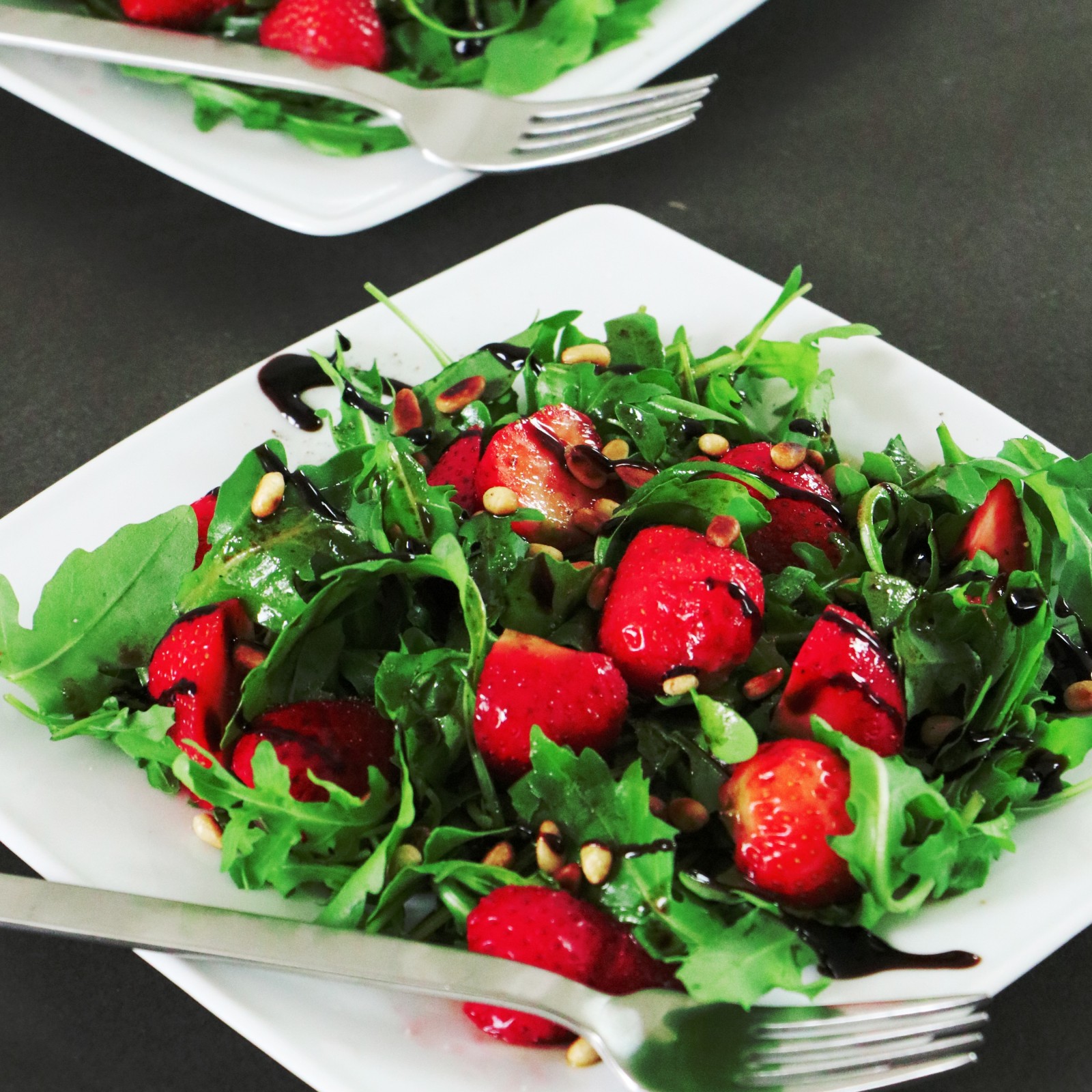 RUCOLA ERDBEER SALAT – Vegane Rezepte auf 100Affen.de