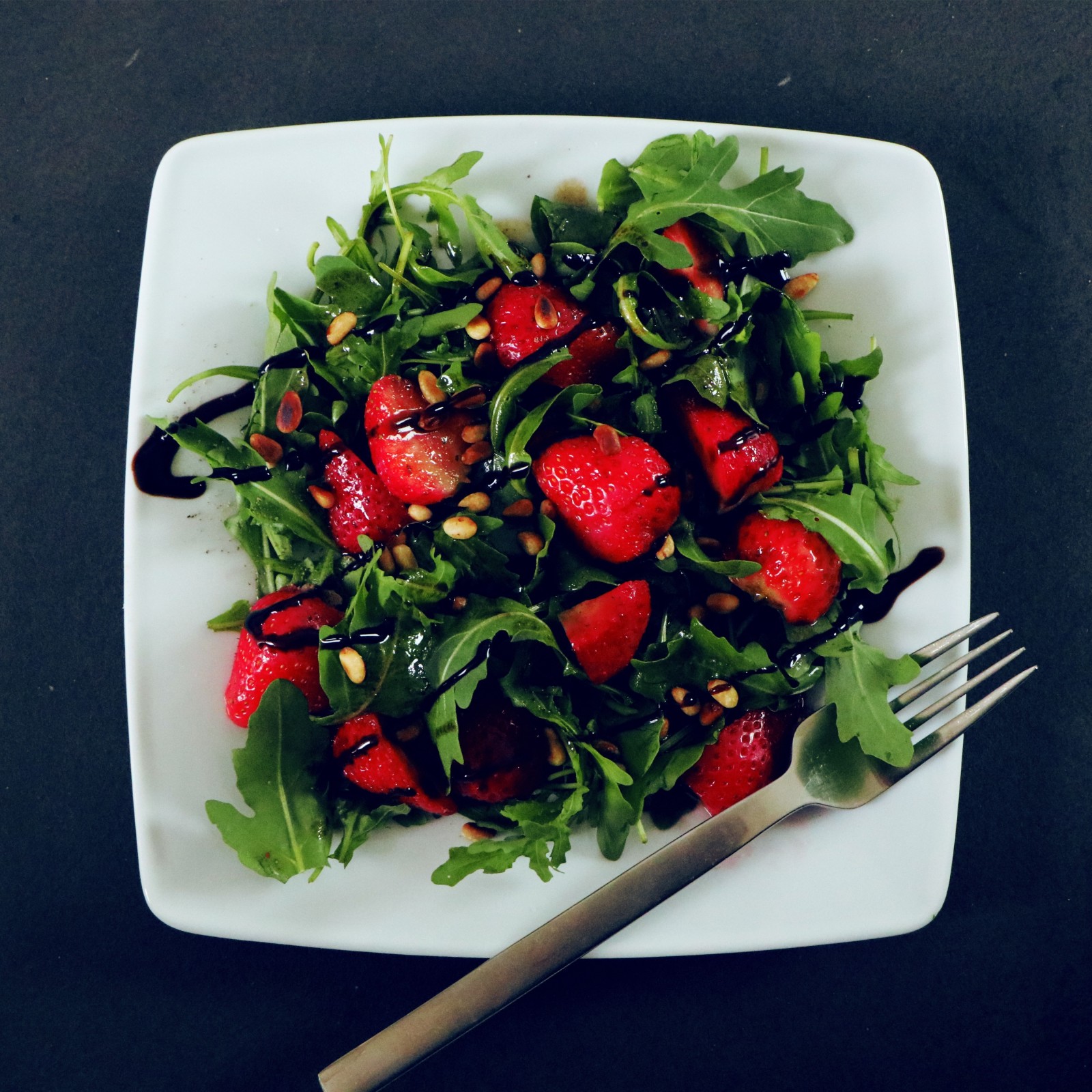 RUCOLA ERDBEER SALAT – Vegane Rezepte auf 100Affen.de