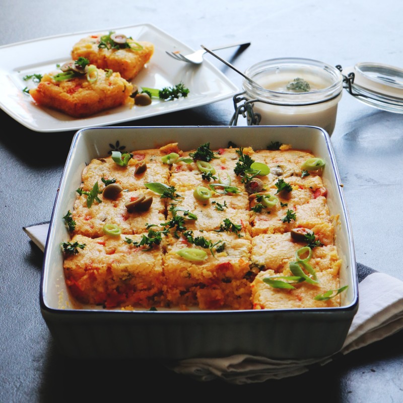 Polenta Pfanne mit frischem Tzaziki – Vegane Rezepte auf 100Affen.de