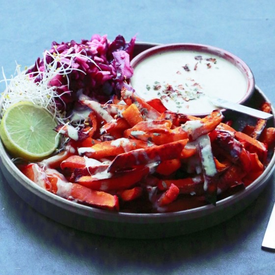 KÜRBIS POMMES MIT CURRYJOGHURT – Vegane Rezepte auf 100Affen.de