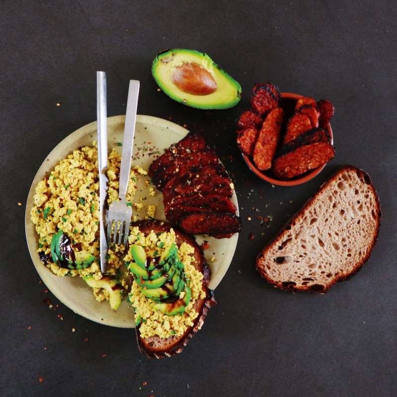 RÜHRTOFU MIT TEMPEH BACON