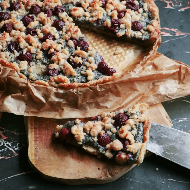 MOHNKUCHEN MIT KIRSCHEN