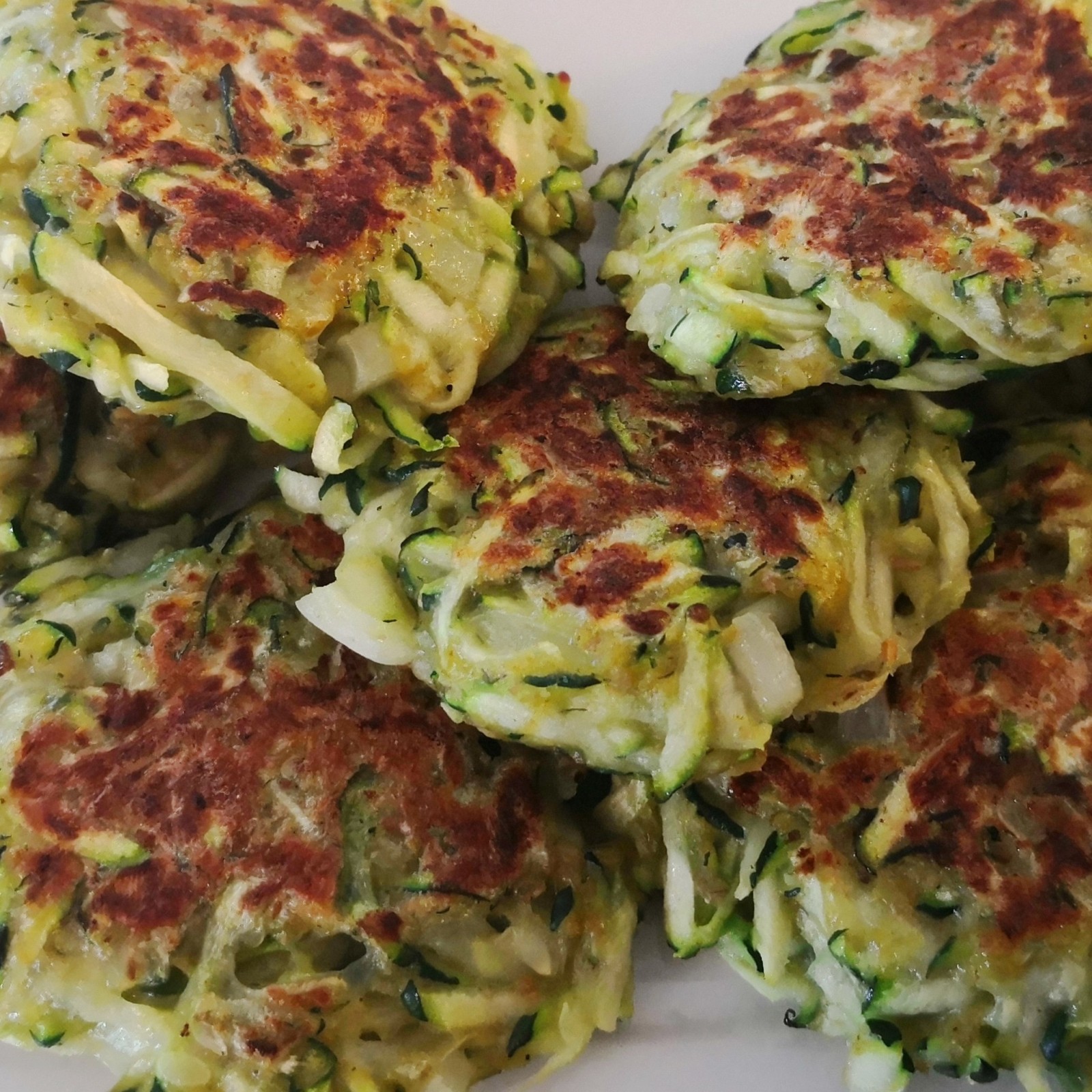 Zucchini Puffer - ein Renner! – Vegane Rezepte auf 100Affen.de