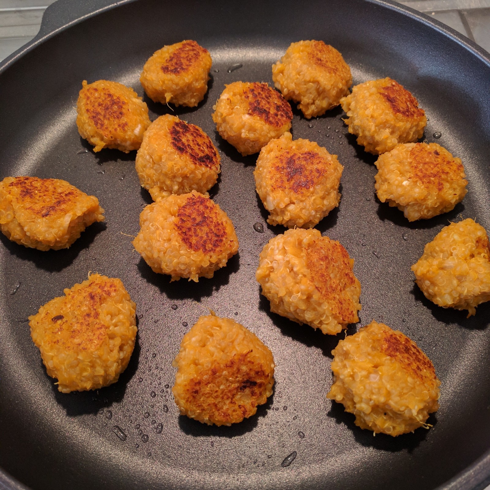 Quinoa-Süßkartoffel-Bällchen – Vegane Rezepte auf 100Affen.de