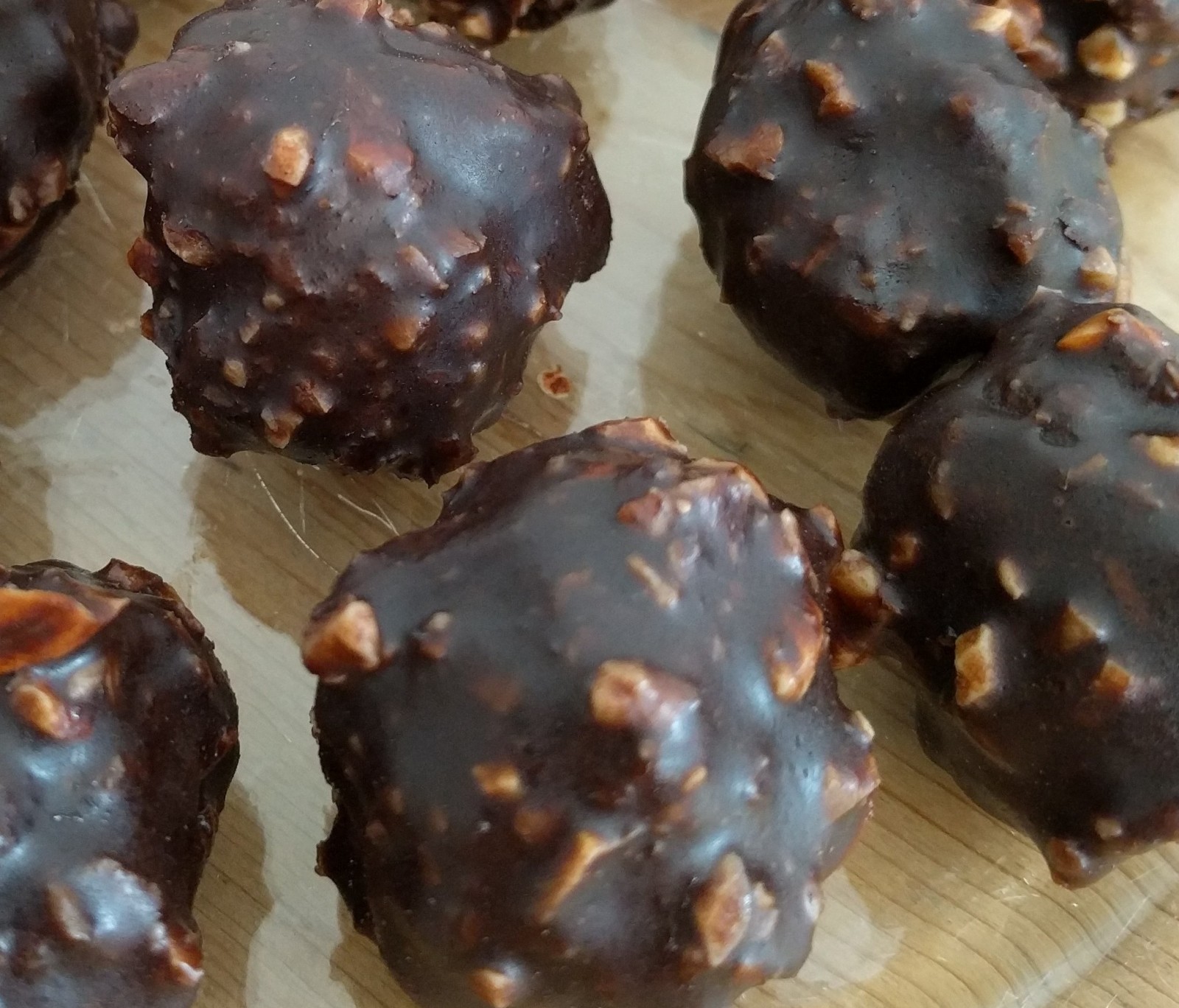 Dattel-Schokoladenkugeln – Vegane Rezepte auf 100Affen.de