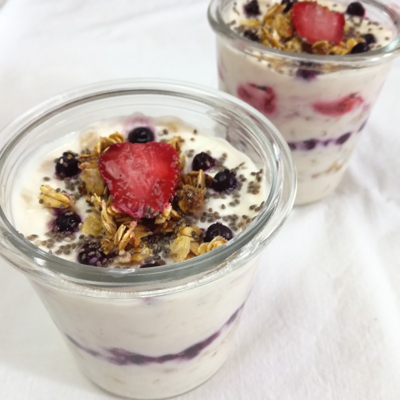 Crunchy Dessert mit Erdbeeren