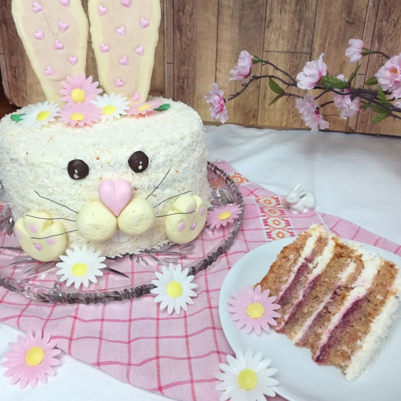 Torte mit Fruchtfüllung