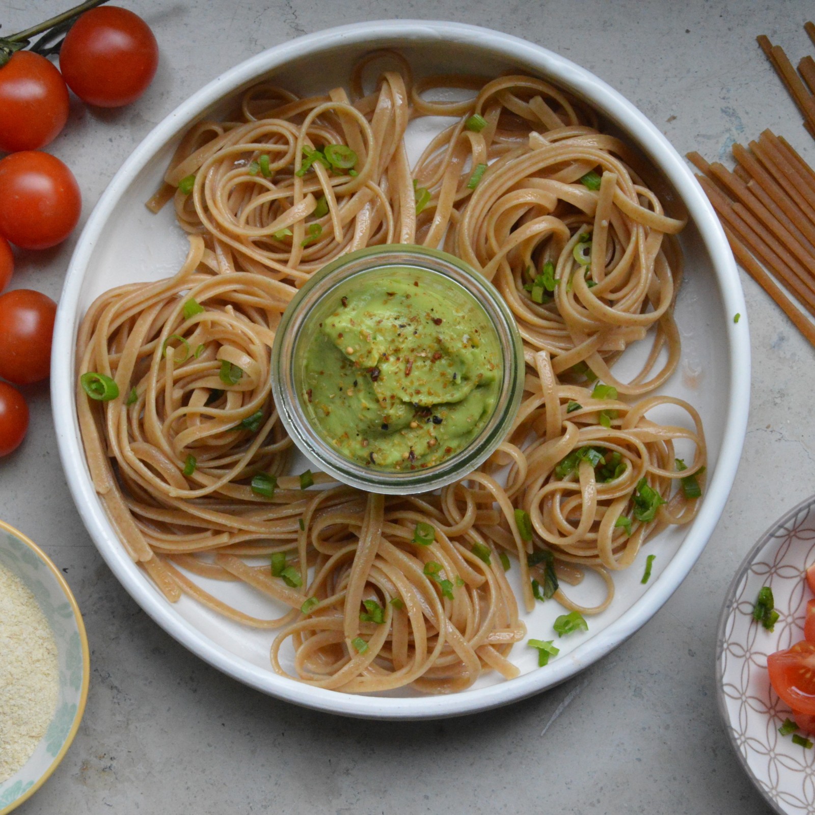 Nudeln mit Avocadocreme – Vegane Rezepte auf 100Affen.de