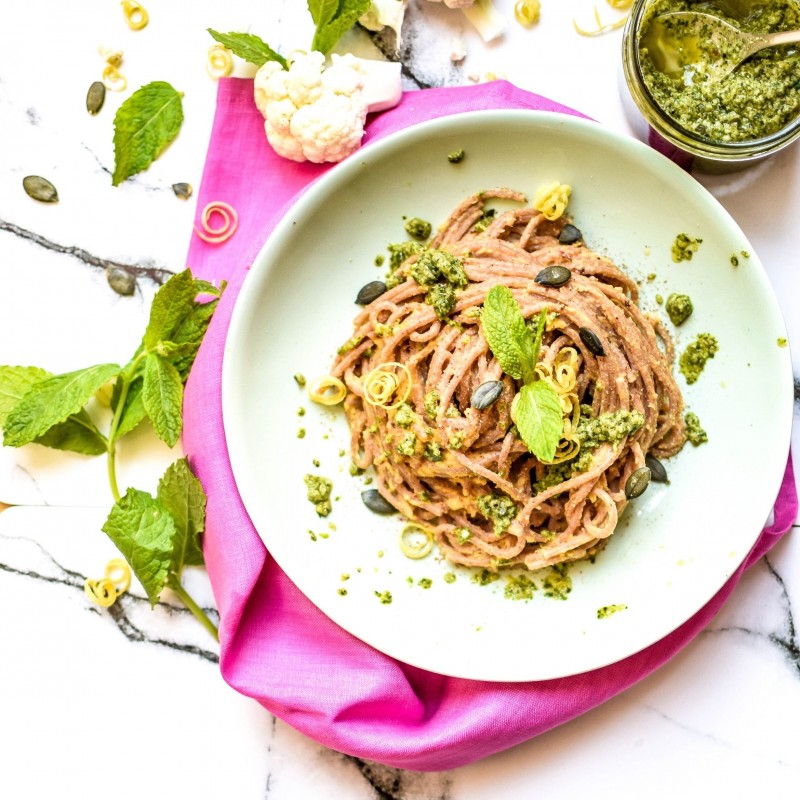 BLUMENKOHLPASTA MIT MINZPESTO