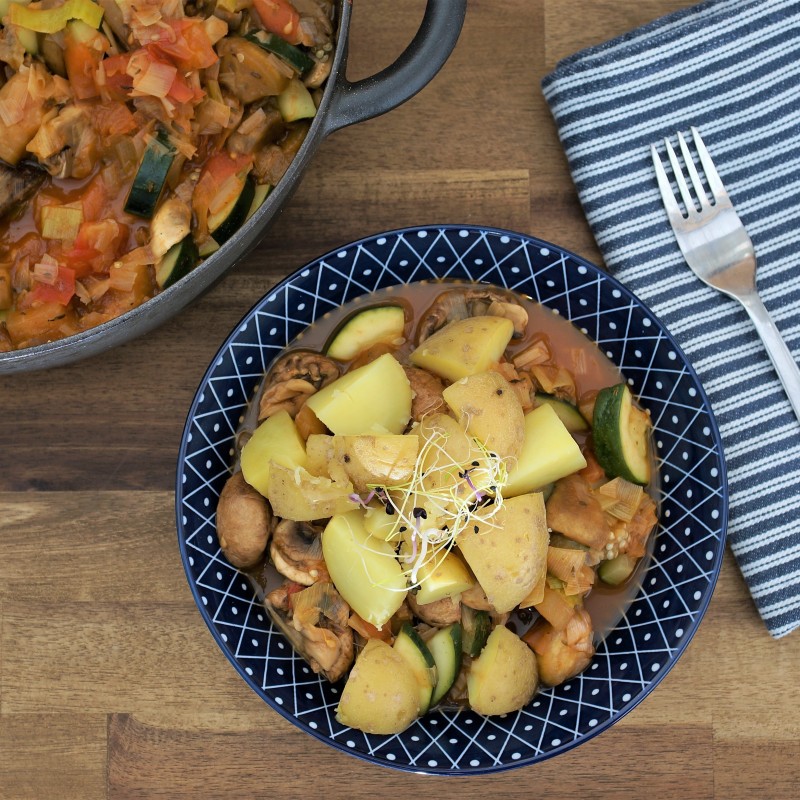 Bunte Gemüsepfanne mit Kartoffeln