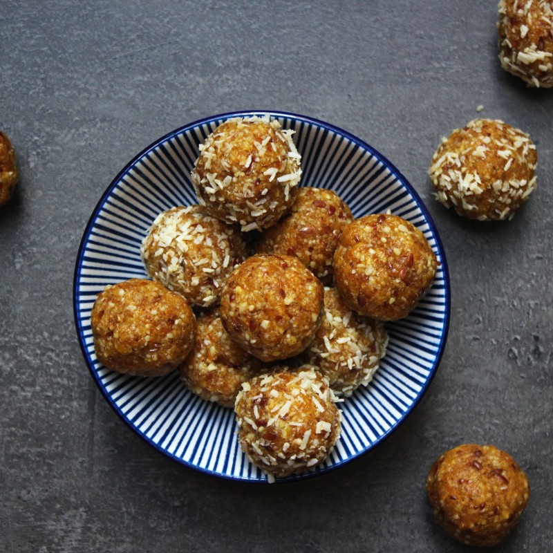 Aprikosen-Kokos Bliss Balls