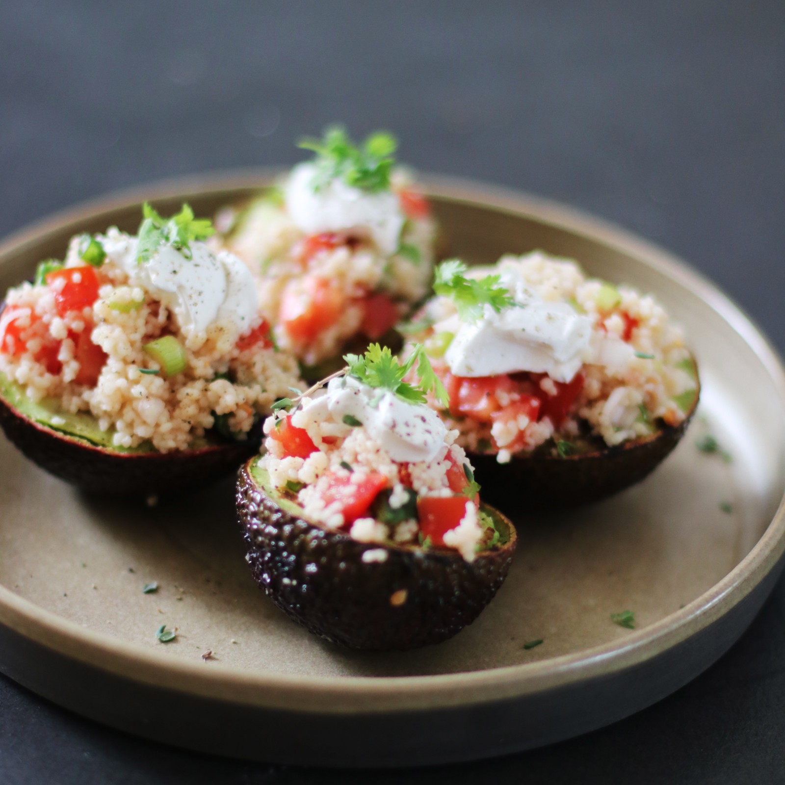 Gefüllte gebratene Avocado – Vegane Rezepte auf 100Affen.de