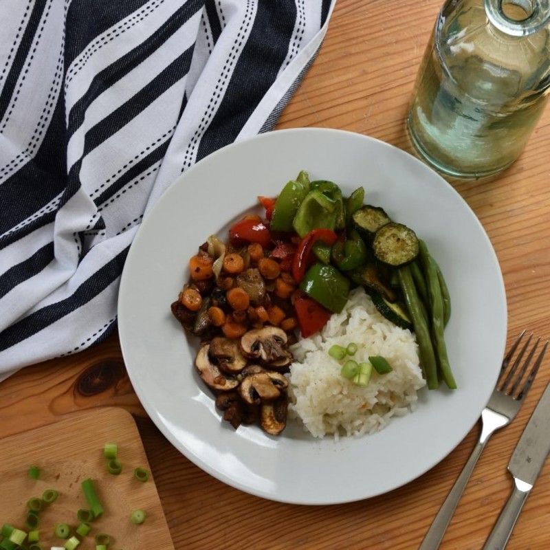 Regenbogen-Curry mit Reis