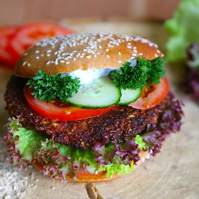 Grünkern burger mit Vollkornbuns