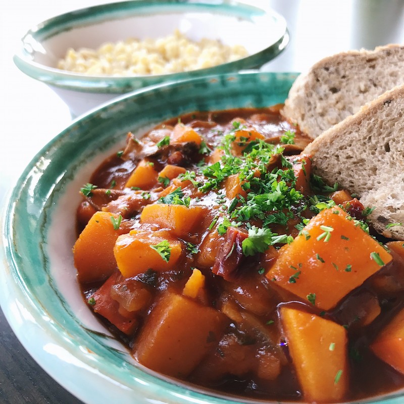 Kürbisgulasch mit Waldpilzen – Vegane Rezepte auf 100Affen.de