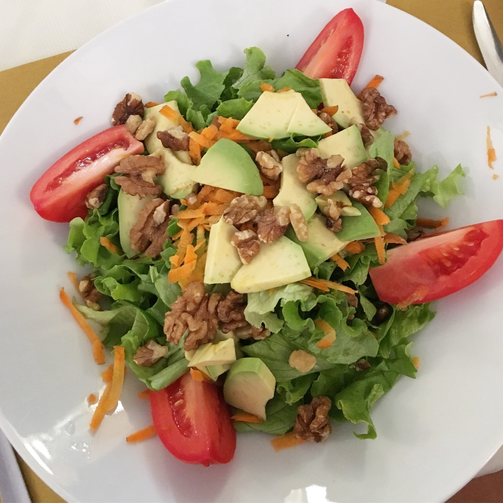 Avocado-Walnuss-Salat – Vegane Rezepte auf 100Affen.de